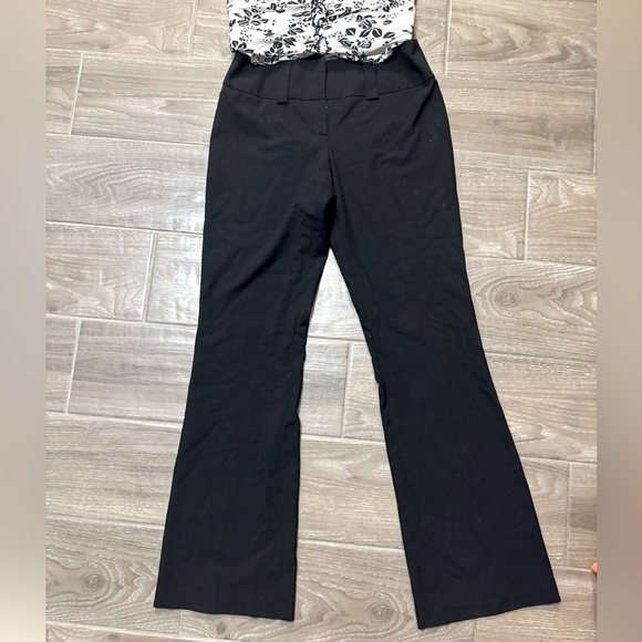 Cache Black Kick Flare Dress Pants - Chic and Flattering
Size 6 - Picture 8 of 11